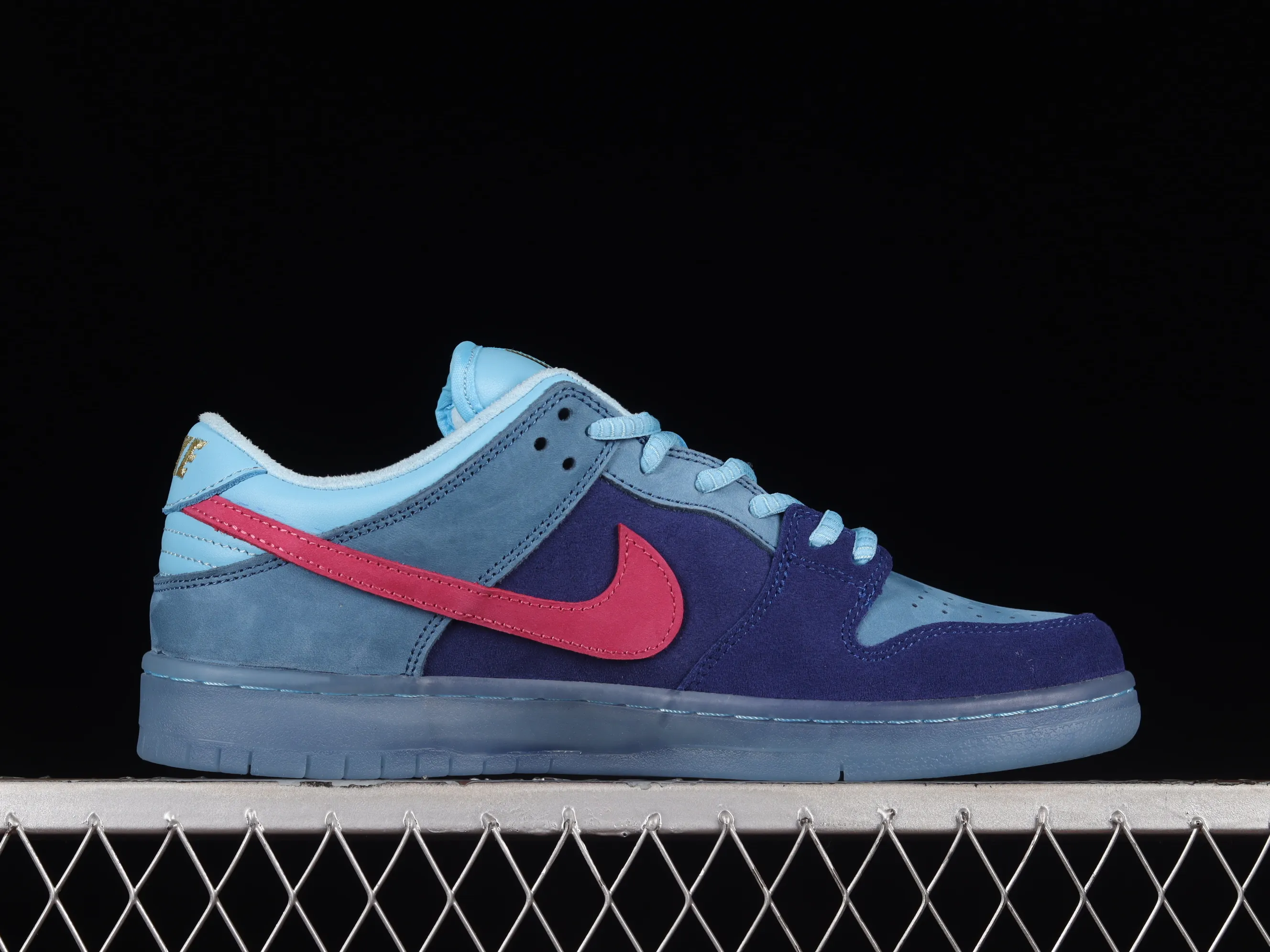 All Categories Nk SB Dunk Series Nk SB Dunk Low Low-top sneakers Run The Jewels x Nk SB Dunk Low joint model SB low-top casual sneakers DO9404-400